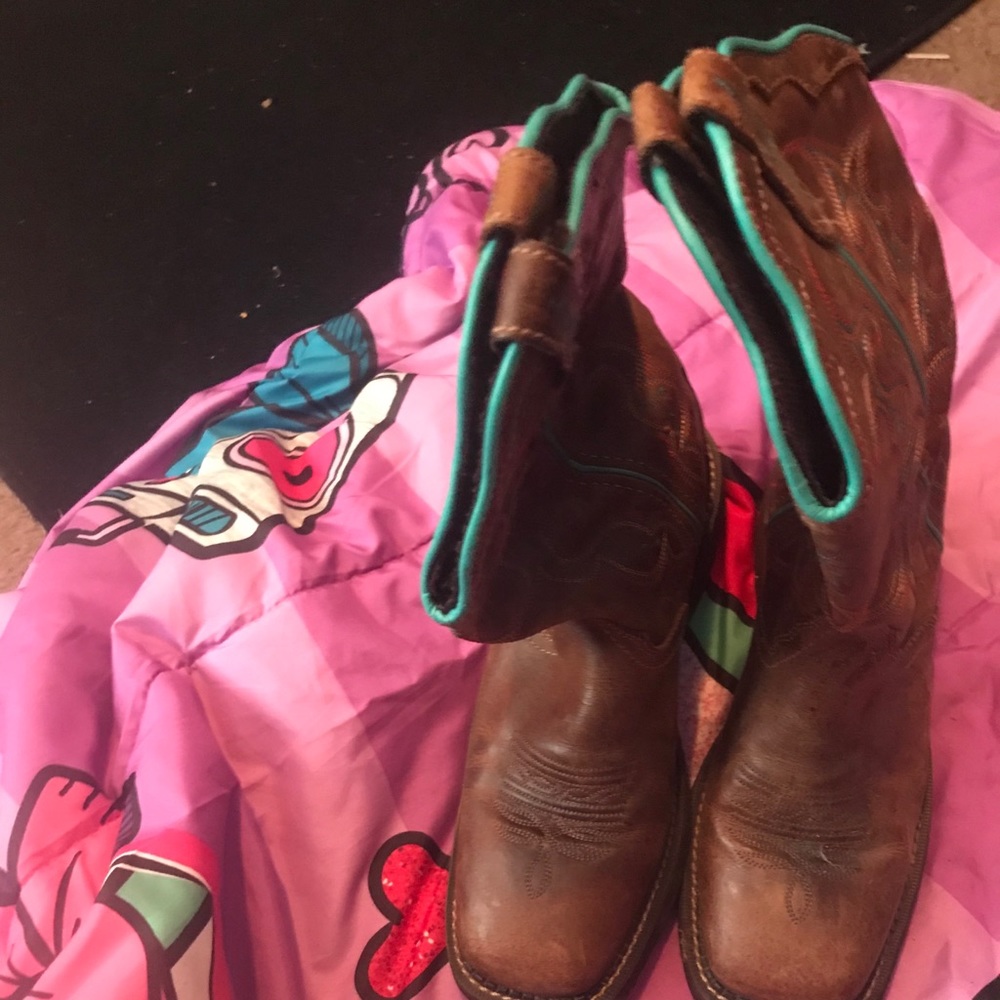 Boots size 8 B